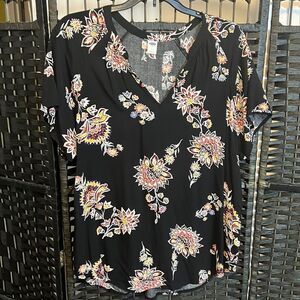 Old Navy Floral Black Top Size Large